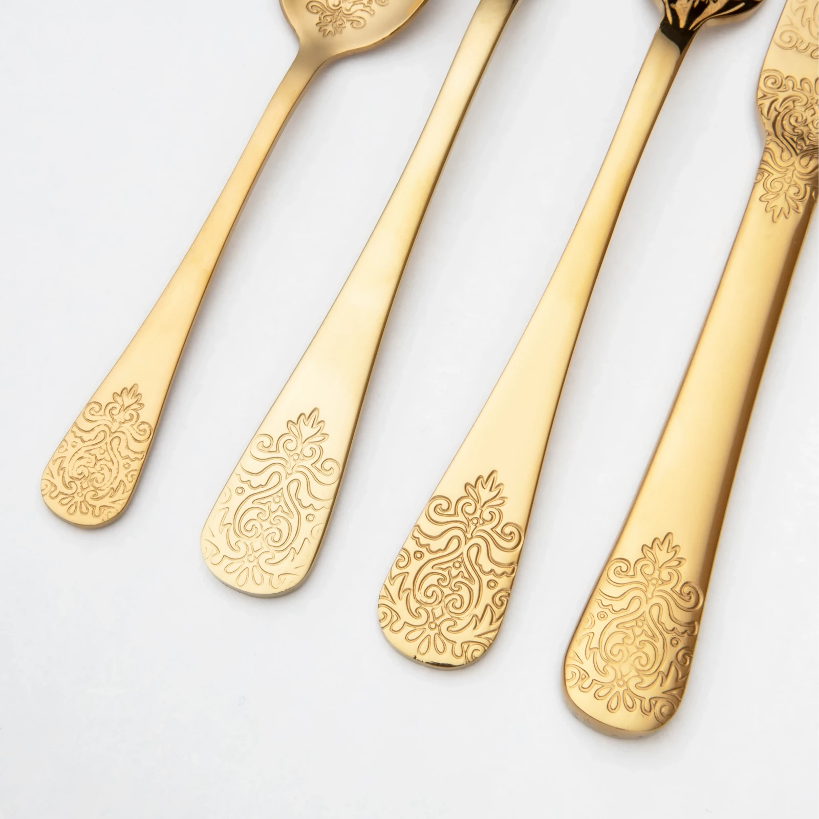 https://storage.alifshop.tj/media/images/alifshop/21465/nabor-stolovyh-priborov-gold-s-gravirovkoy-24-predmeta-zolotistyy-1709195242087.png