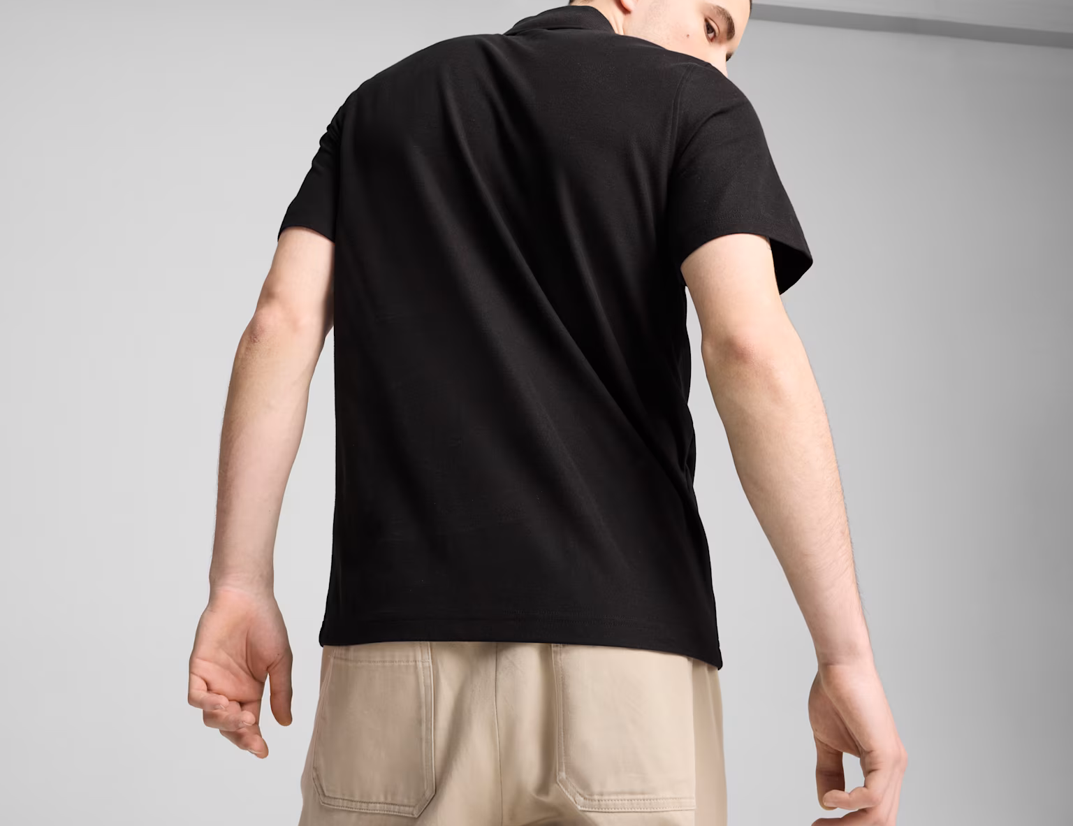 https://storage.alifshop.tj/media/images/alifshop/31938/muzhskaya-futbolka-polo-puma-mapf1-polo-na-molnii-m-chernyy-1741339814532.png