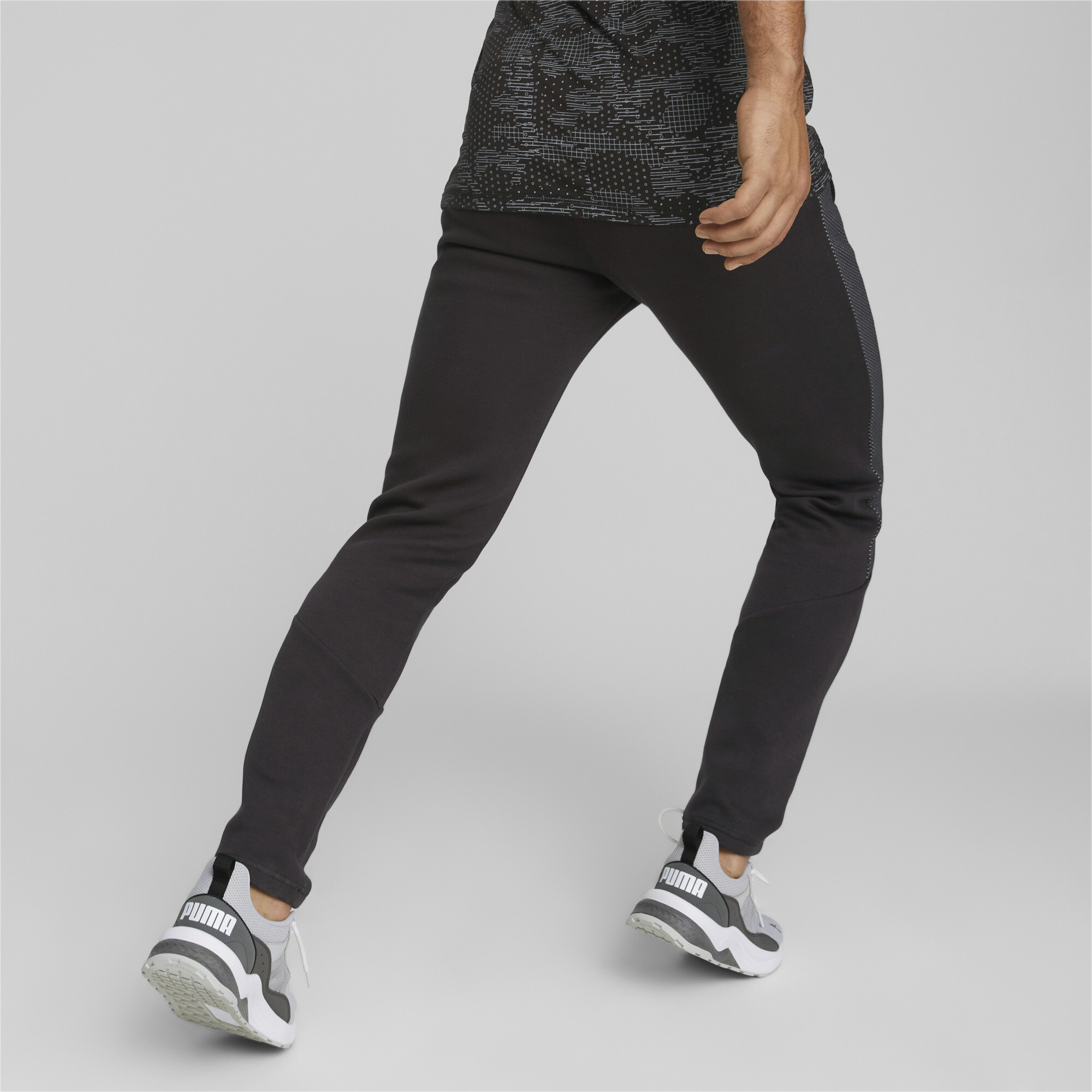 https://storage.alifshop.tj/media/images/alifshop/32616/muzhskie-sportivnye-shtany-puma-evostripe-pants-dk-xxl-chernyy-1741840655428.png