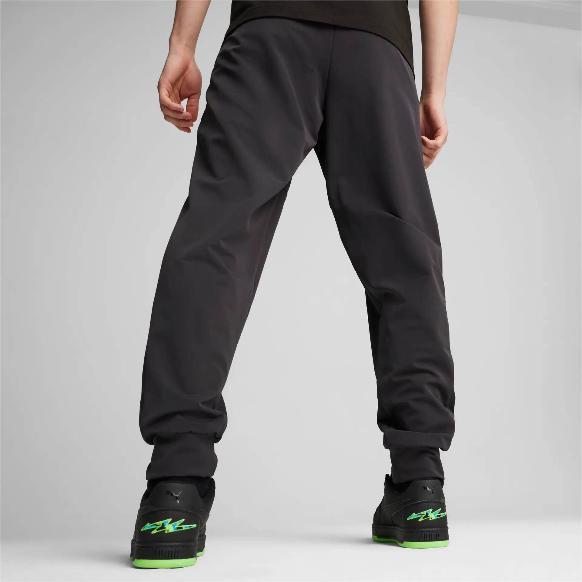 https://storage.alifshop.tj/media/images/alifshop/32793/muzhskie-sportivnye-shtany-puma-mapf1-pumatech-l-chernyy-1741859380358.png