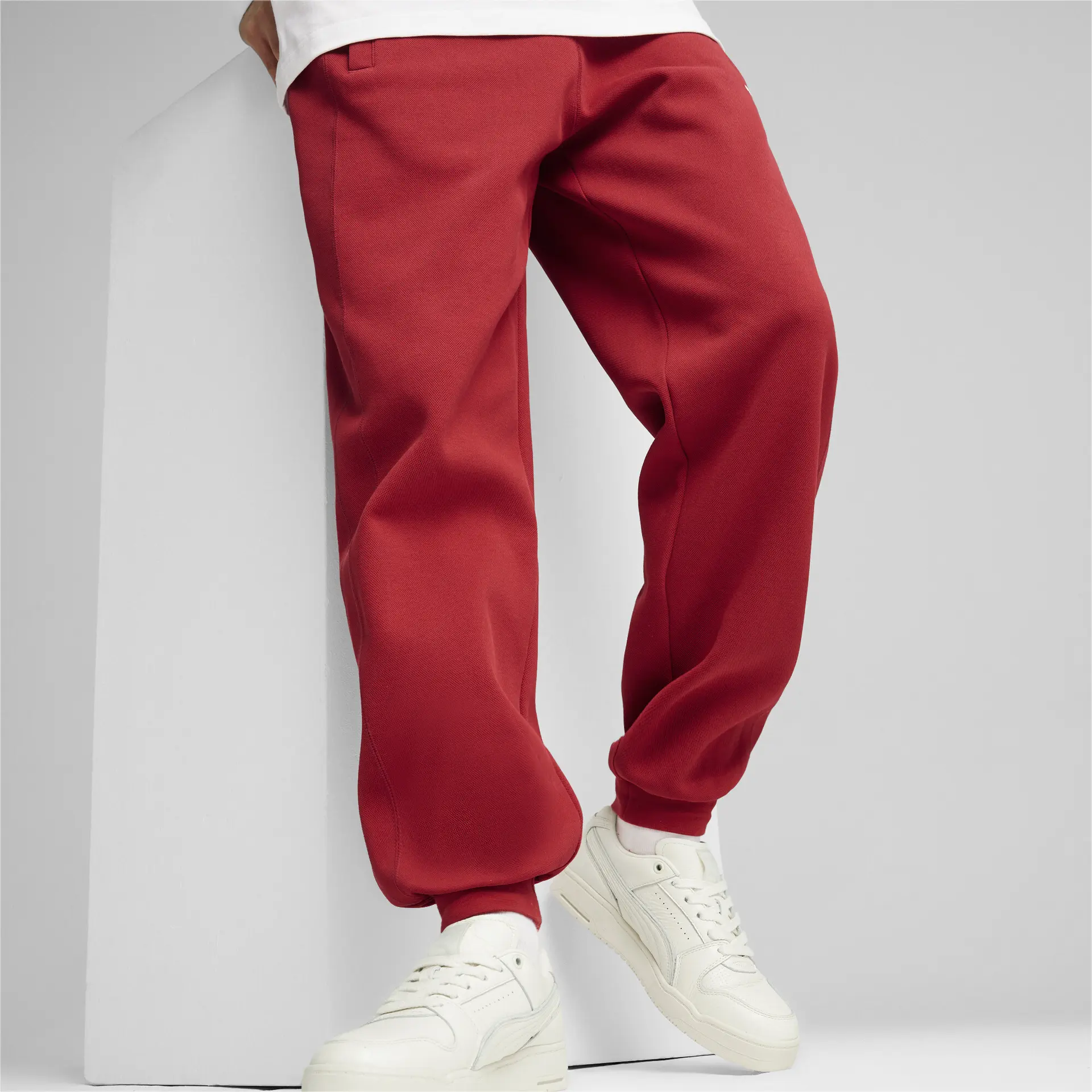 https://storage.alifshop.tj/media/images/alifshop/32853/muzhskie-sportivnye-shtany-puma-mmq-t7-track-pants-s-krasnyy-1741928802329.png