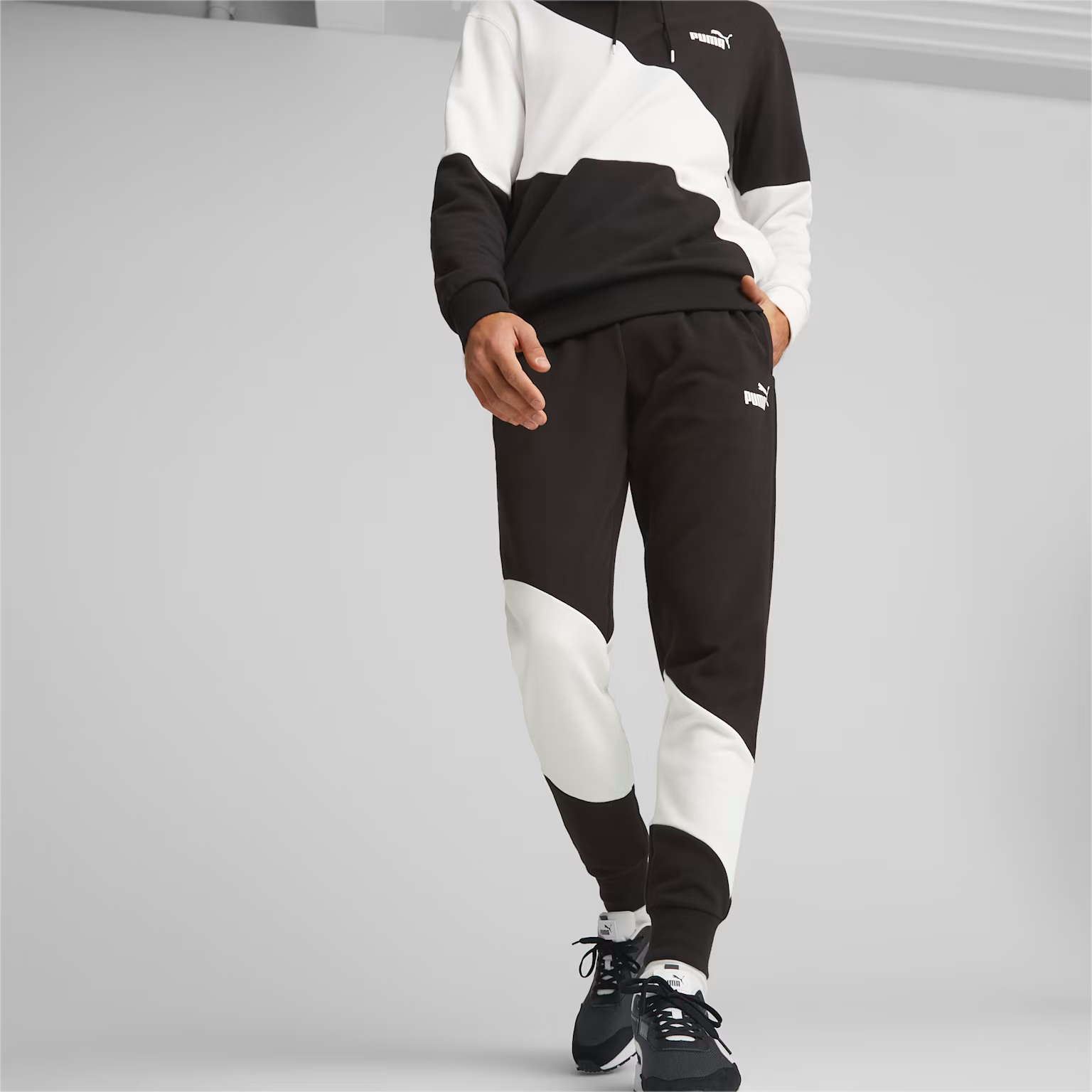 https://storage.alifshop.tj/media/images/alifshop/32970/muzhskie-sportivnye-shtany-puma-power-cat-sweatpants-tr-cl-xl-chernyy-1741948658666.png