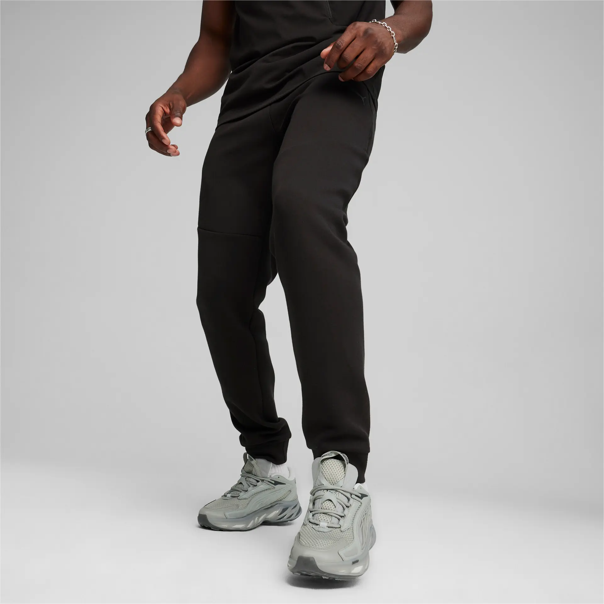 https://storage.alifshop.tj/media/images/alifshop/33142/muzhskie-sportivnye-shtany-puma-pumatech-track-pant-dk-xl-chernyy-1742197037637.png
