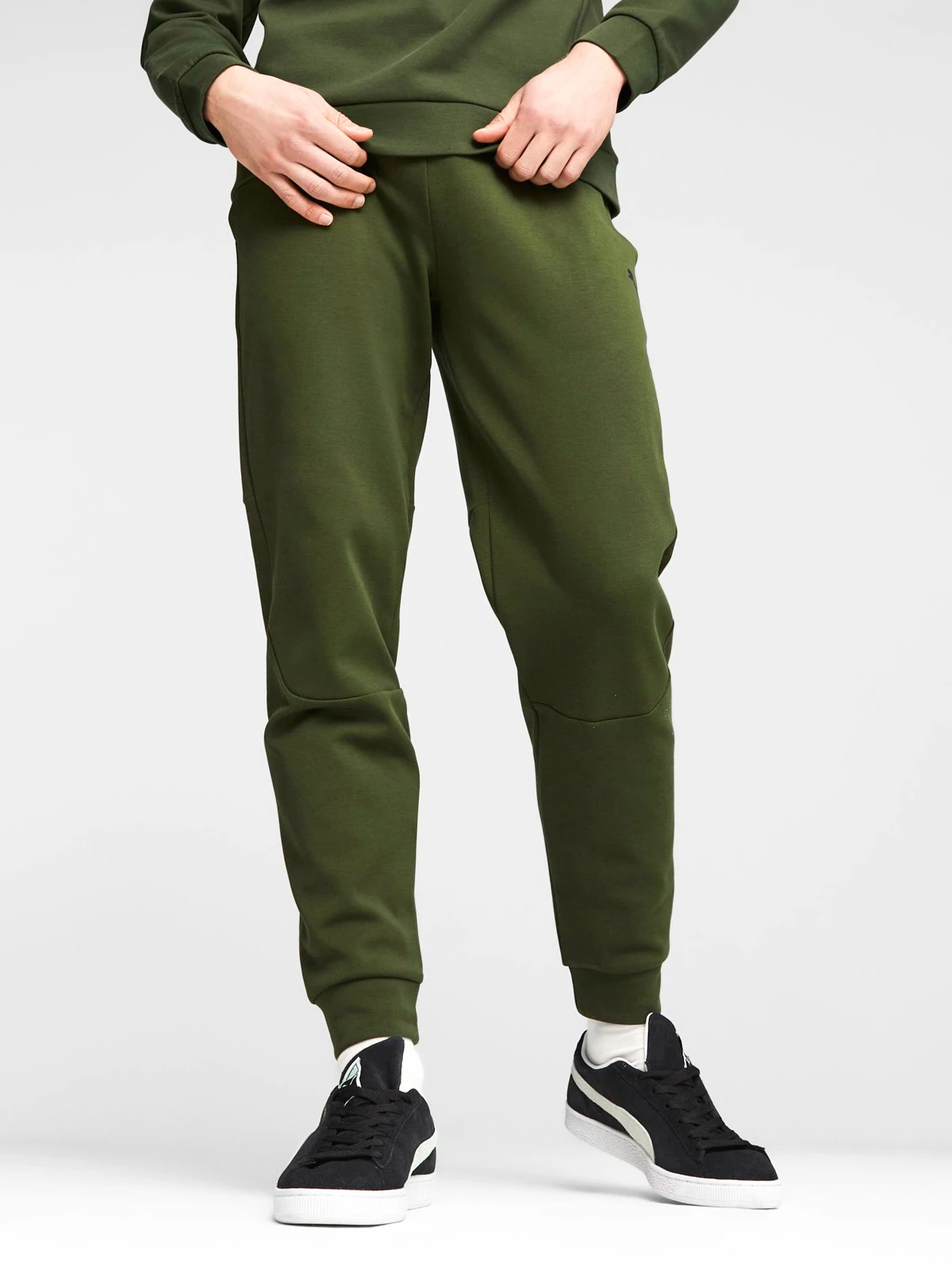 https://storage.alifshop.tj/media/images/alifshop/33163/muzhskie-sportivnye-shtany-puma-rad-cal-pants-dk-op-xl-zelenyy-1742199820026.png