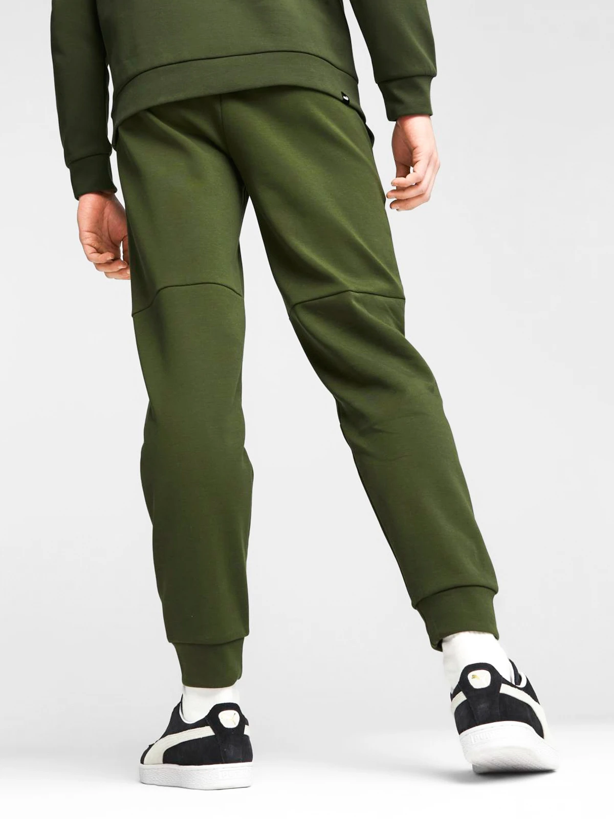 https://storage.alifshop.tj/media/images/alifshop/33163/muzhskie-sportivnye-shtany-puma-rad-cal-pants-dk-op-xl-zelenyy-1742199823093.png