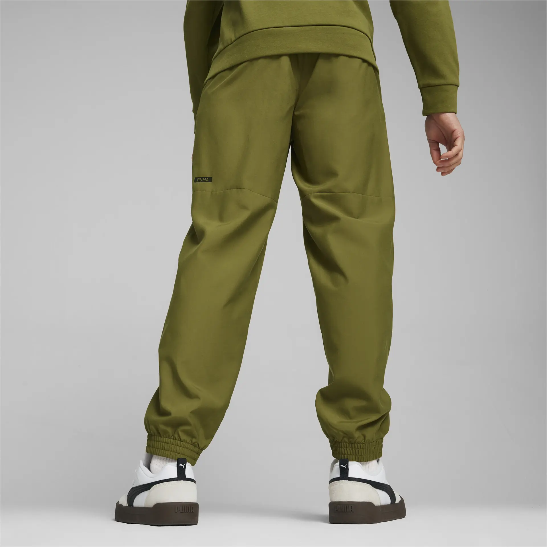 https://storage.alifshop.tj/media/images/alifshop/33208/muzhskie-sportivnye-shtany-puma-rad-cal-woven-pants-s-olivkovyy-1742202578017.png