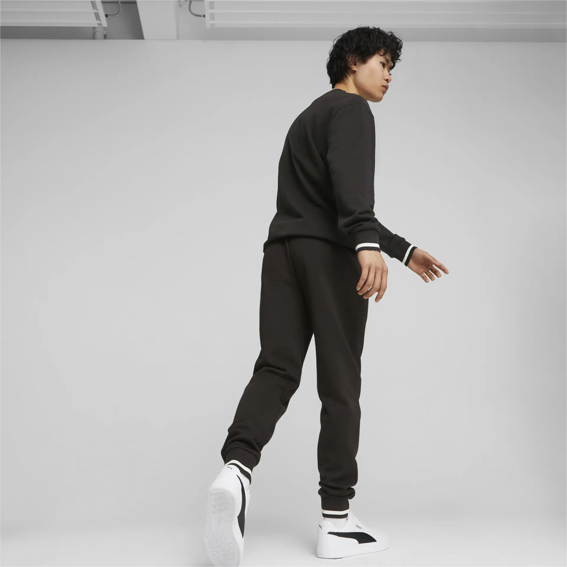 https://storage.alifshop.tj/media/images/alifshop/33220/muzhskie-sportivnye-shtany-puma-squad-sweatpants-fl-cl-m-chernyy-1742203388177.png