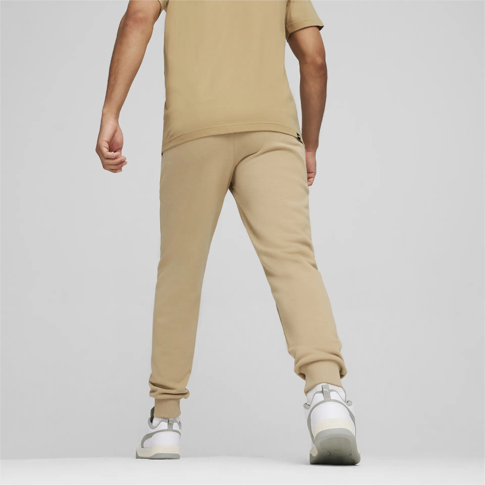 https://storage.alifshop.tj/media/images/alifshop/33252/muzhskie-sportivnye-shtany-puma-squad-sweatpants-tr-cl-s-bezhevyy-1742204768585.png