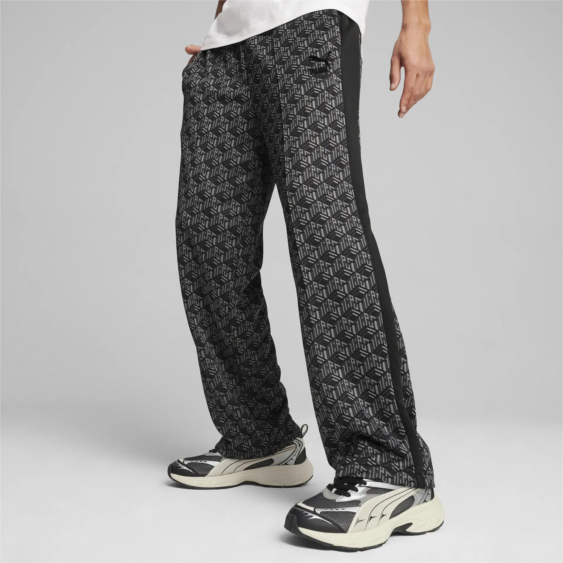 https://storage.alifshop.tj/media/images/alifshop/33322/muzhskie-bryuki-puma-t7-aop-straight-track-pants-pt-xl-chernyy-1742271543710.png