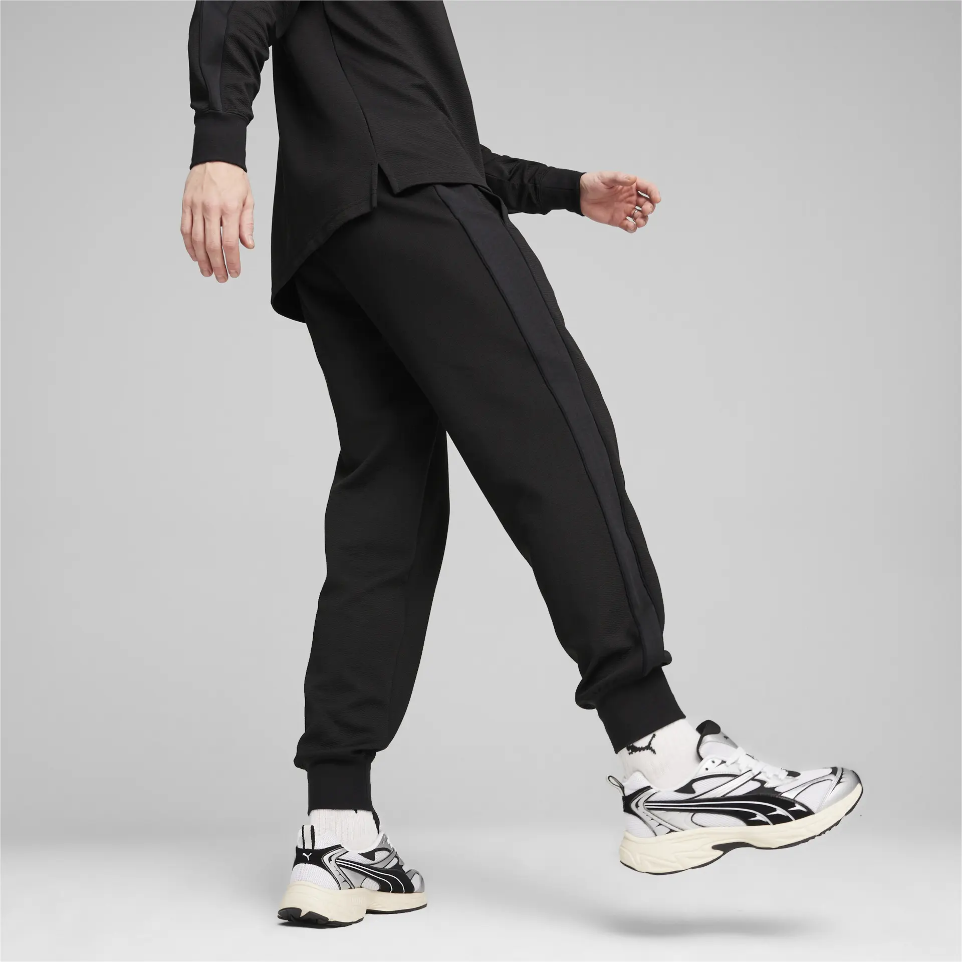 https://storage.alifshop.tj/media/images/alifshop/33383/muzhskie-sportivnye-shtany-puma-t7-track-pants-dk-m-chernyy-1742276820032.png