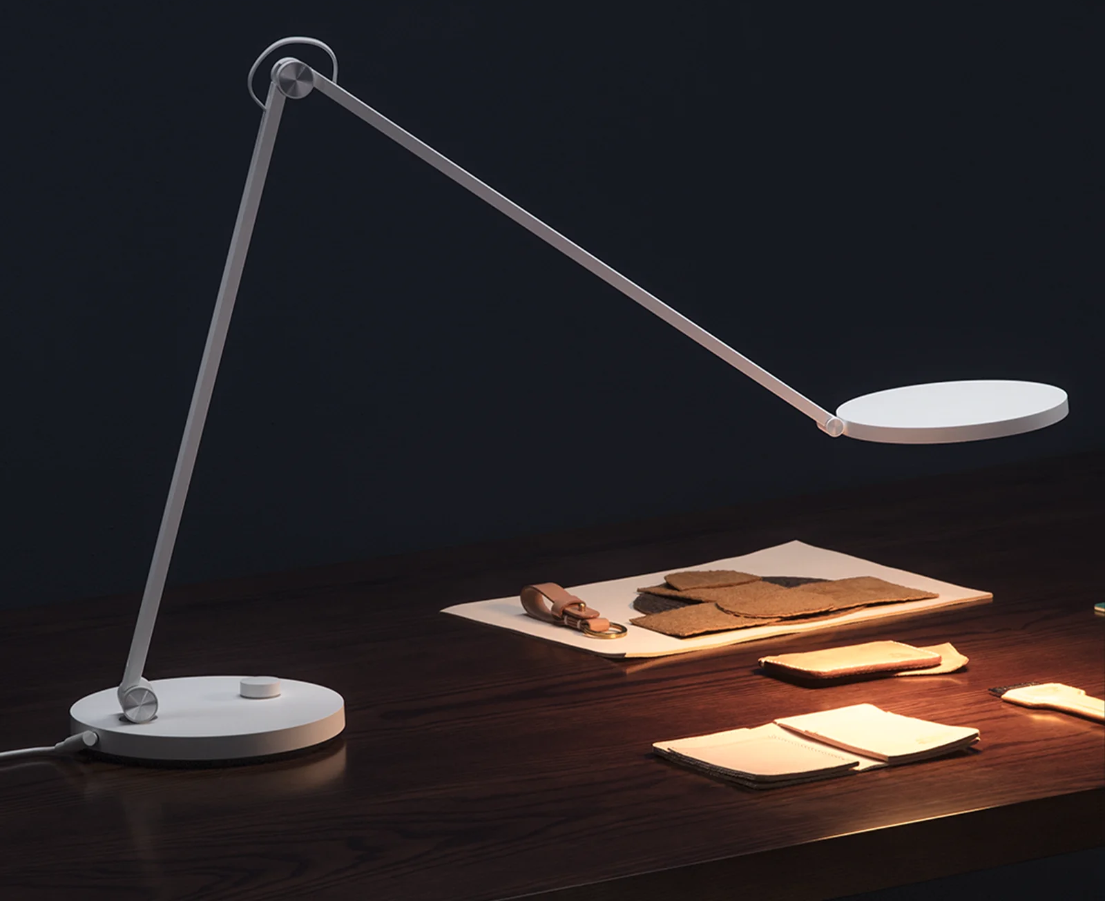 https://storage.alifshop.tj/media/images/alifshop/35735/nastolnaya-lampa-xiaomi-led-desk-lamp-pro-belyy-1745820302516.png