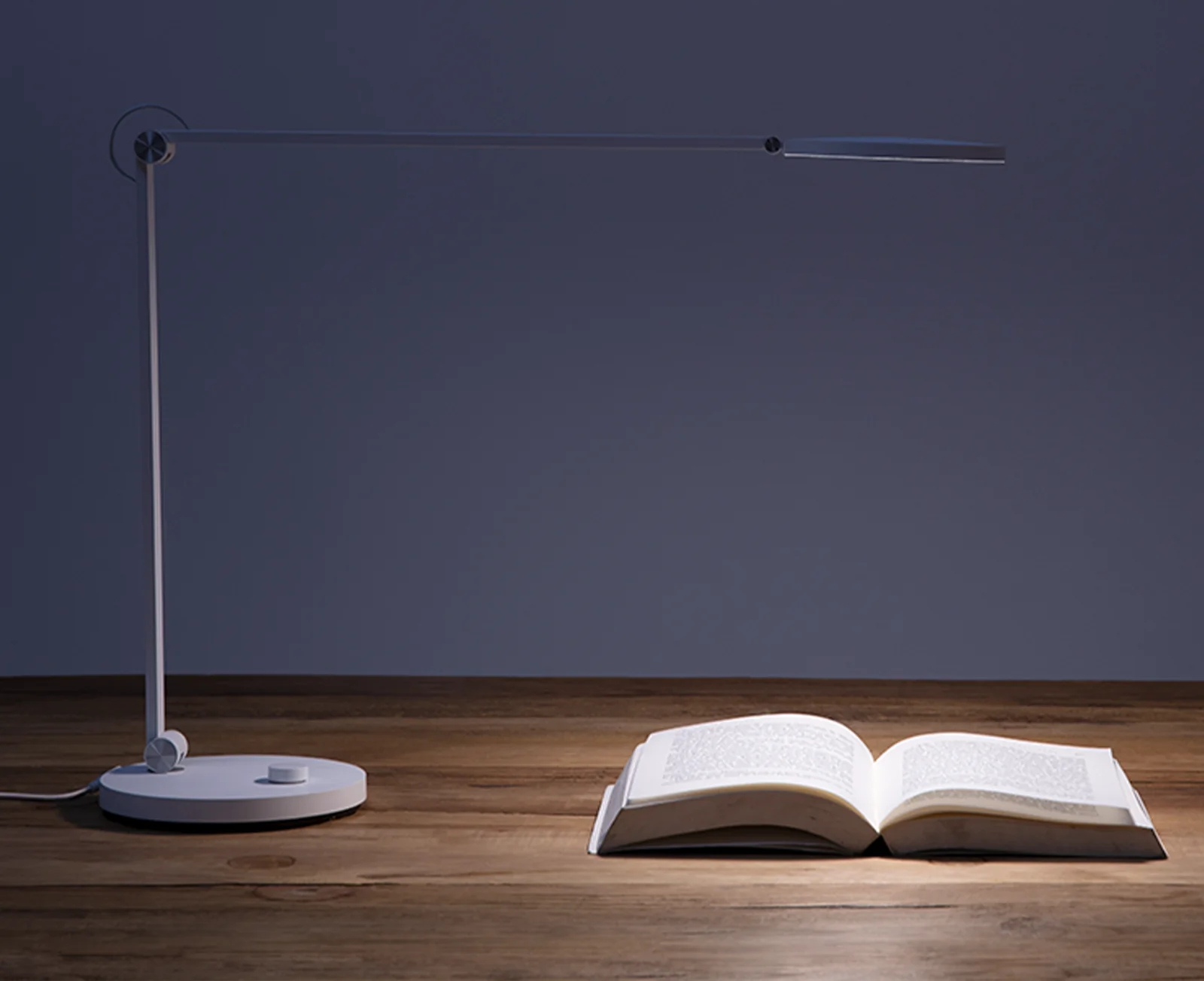https://storage.alifshop.tj/media/images/alifshop/35735/nastolnaya-lampa-xiaomi-led-desk-lamp-pro-belyy-1745820308523.png