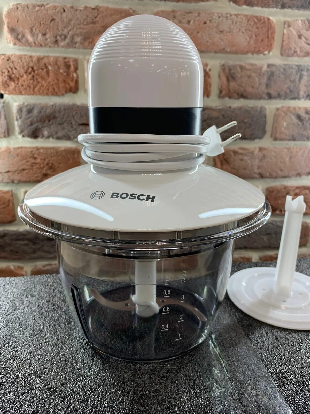 https://storage.alifshop.tj/media/images/alifshop/36195/izmelchitel-bosch-mmr08a1-400-vt-belo-chernyy-1747205779235.png