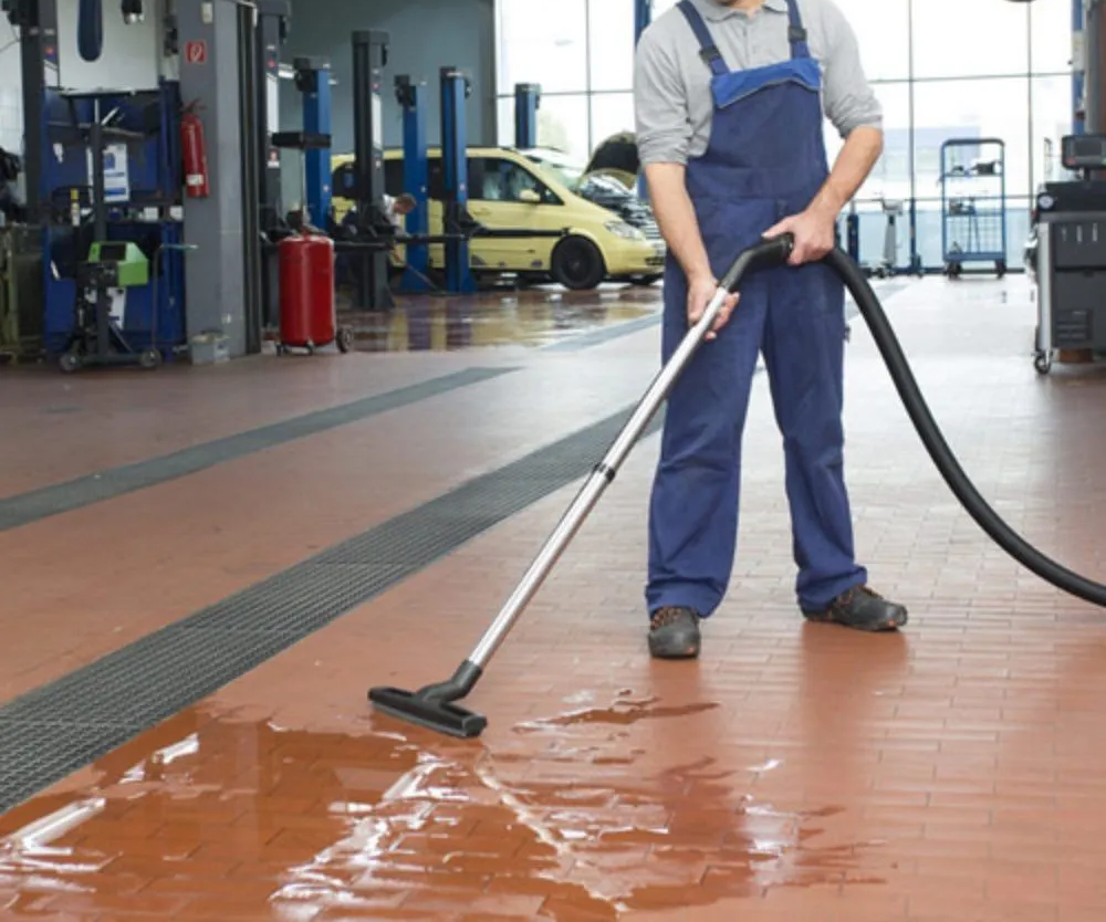 https://storage.alifshop.tj/media/images/alifshop/40746/pylesos-karcher-nt20-1-1-428-548-0-cherno-serebristyy-1757914400590.png