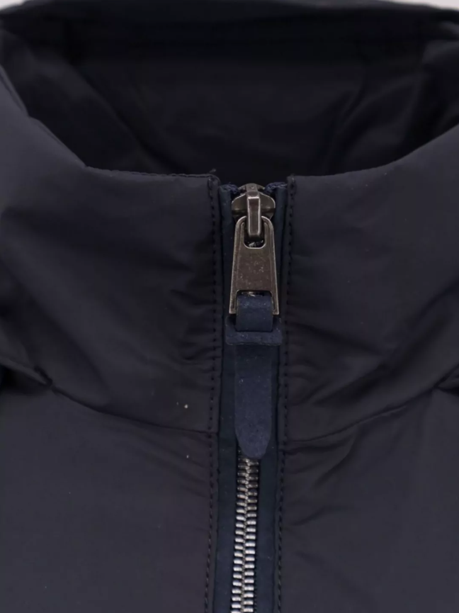 https://storage.alifshop.tj/media/images/alifshop/47431/kurtk-hugo-boss-nylon-hooded-jacket-with-zip-pockets-50543510-xxl-temno-siniy-1768138056074.png