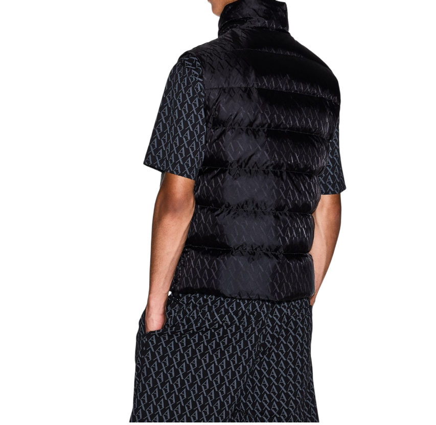 https://storage.alifshop.tj/media/images/alifshop/47613/zhilet-armani-exchange-xm001581-af16628-xs-chernyy-1768217612426.png