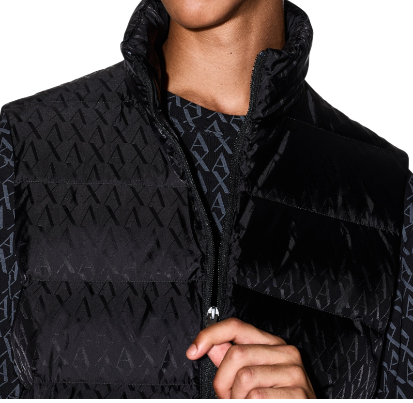https://storage.alifshop.tj/media/images/alifshop/47643/zhilet-armani-exchange-xm001581-af16628-l-chernyy-1768218877430.png