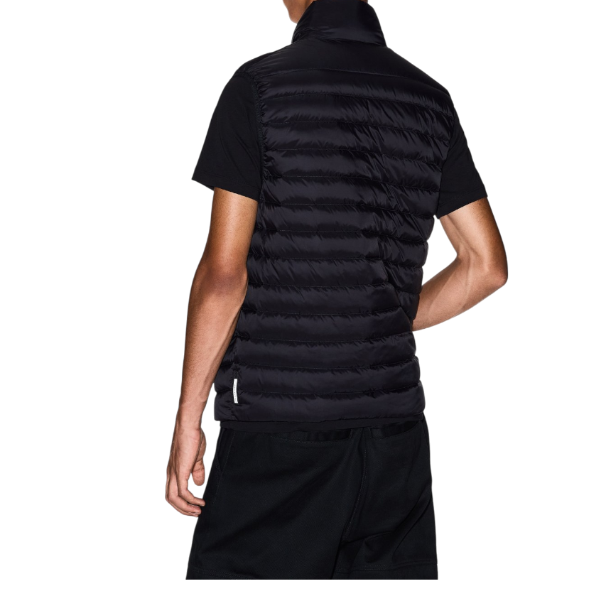 https://storage.alifshop.tj/media/images/alifshop/47767/zhilet-armani-exchange-xm001576-af16927-s-chernyy-1768362041055.png