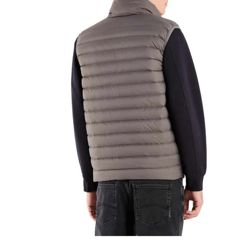 https://storage.alifshop.tj/media/images/alifshop/47783/zhilet-armani-exchange-xm001576-af16927-s-seryy-1768366562981.png
