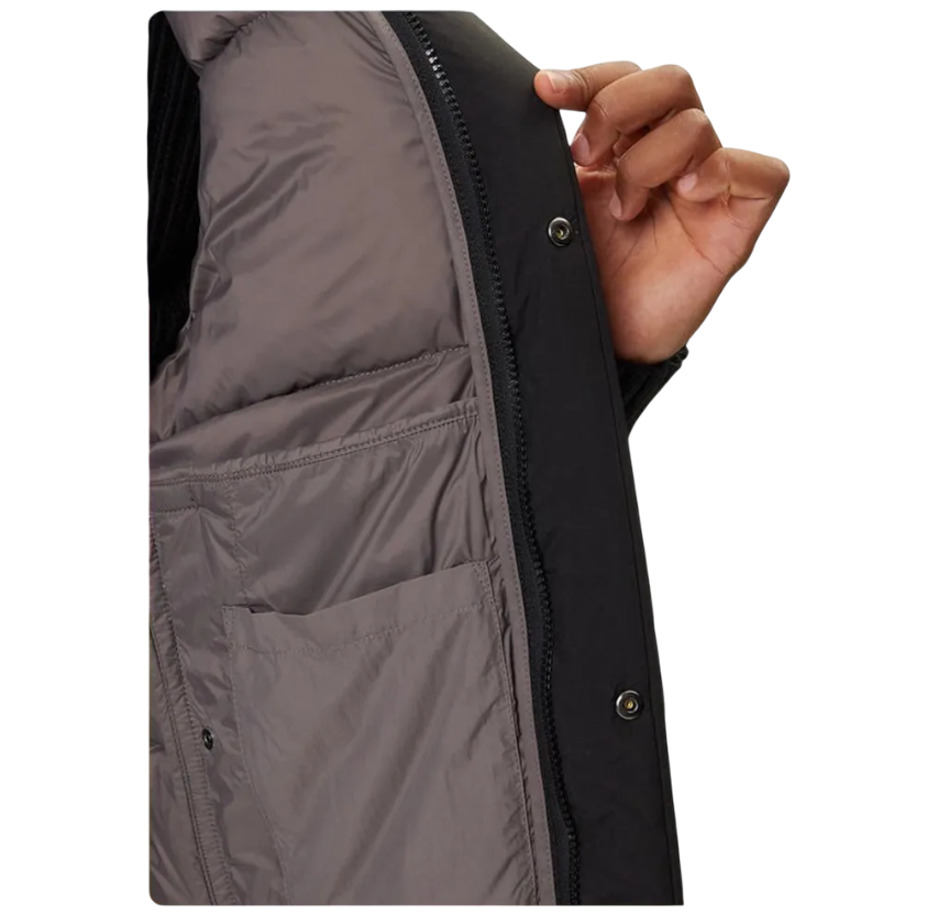 https://storage.alifshop.tj/media/images/alifshop/47844/zhilet-armani-exchange-xm001100-af16340-m-chernyy-1768382120027.png