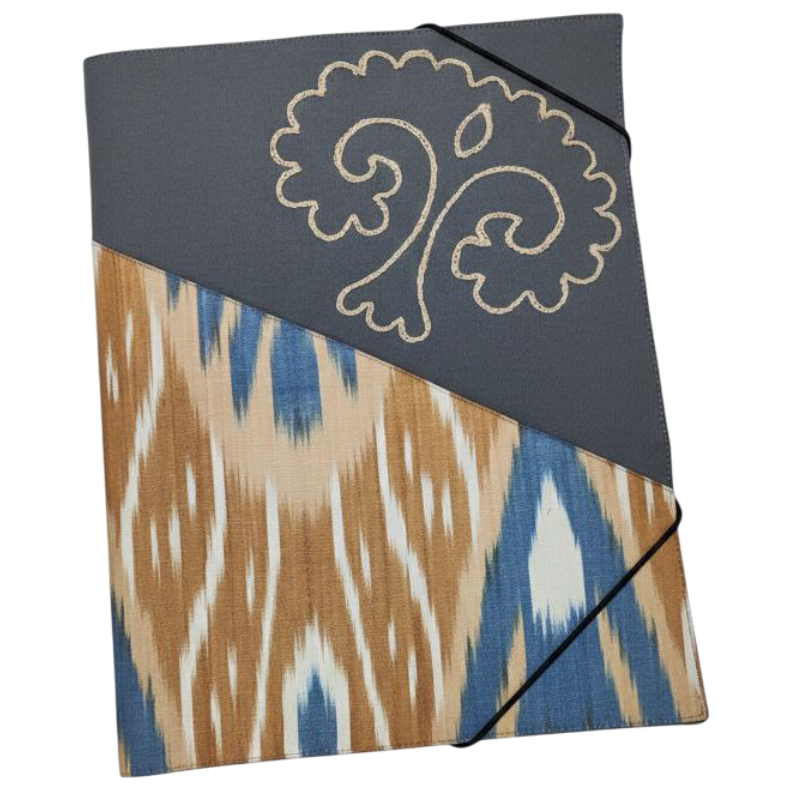 https://storage.alifshop.tj/media/images/alifshop/48185/papka-ofisnaya-s-vyshivkoy-i-adrasom-bezhevyy-1768760297297.png