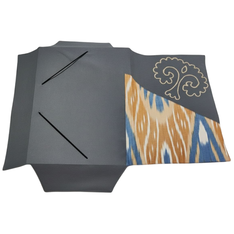 https://storage.alifshop.tj/media/images/alifshop/48185/papka-ofisnaya-s-vyshivkoy-i-adrasom-bezhevyy-1768760298977.png