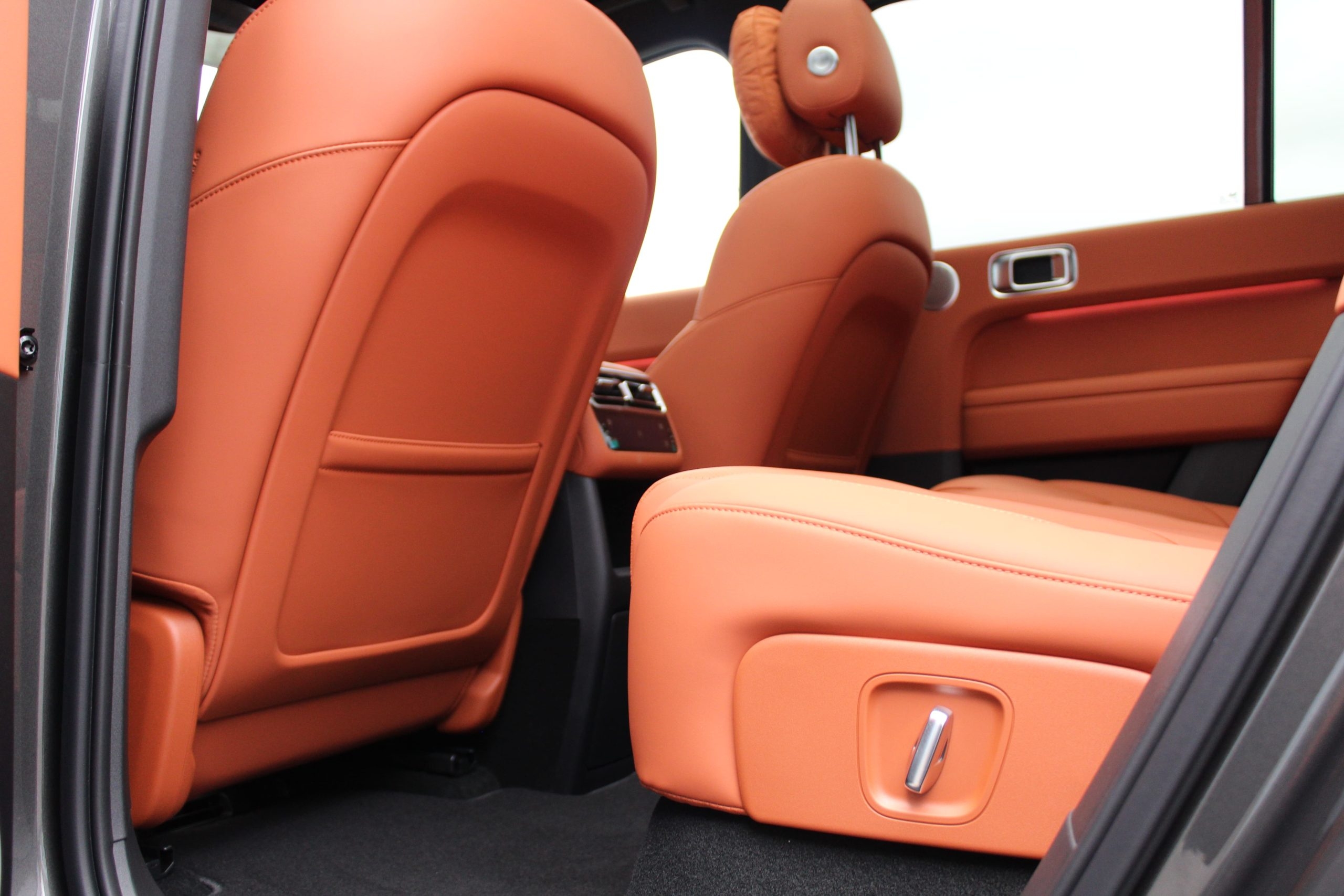 https://storage.alifshop.tj/media/images/alifshop/50522/lixiang-l6-pro-edition-1-5-at-4wd-chernyy-1770624326713.jpg