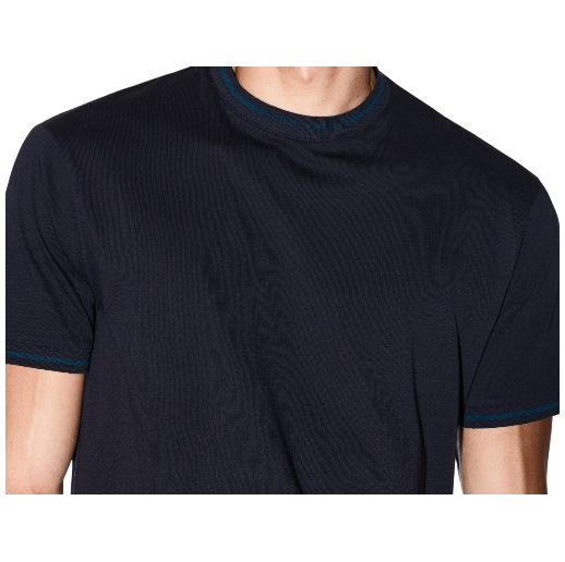 https://storage.alifshop.tj/media/images/alifshop/50630/muzhskaya-futbolka-armani-exchange-xm001467af10356ub101-xl-temno-siniy-1770703385716.png