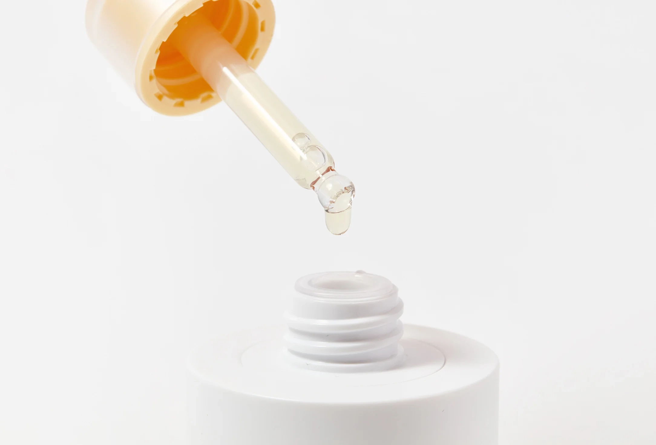 https://storage.alifshop.tj/media/images/alifshop/51391/syvorotka-dlya-siyaniya-kozhi-lica-needly-vita-c-glow-toning-ampoule-30-ml-1771218711419.webp