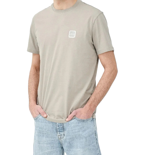 https://storage.alifshop.tj/media/images/alifshop/52004/muzhskaya-futbolka-armani-exchange-xm000546af10361u6167-l-bezhevyy-1771844500921.png