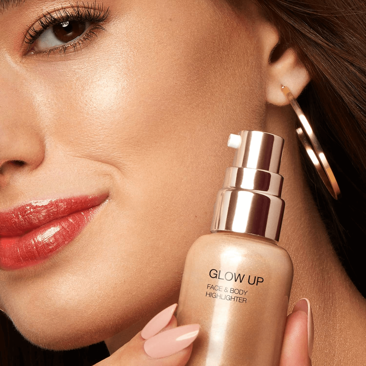 https://storage.alifshop.tj/media/images/alifshop/52746/zhidkiy-haylayter-dlya-lica-i-tela-kiko-milano-glow-up-face-body-highlighter-01-s-metallicheskim-finishem-1772258581345.png