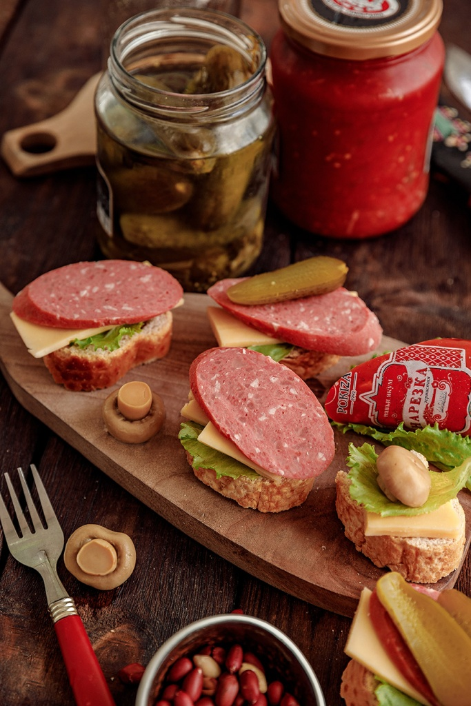 https://storage.alifshop.tj/media/images/alifshop/53873/kolbasa-pokiza-narezka-zernistaya-200-g-1773318193311.png