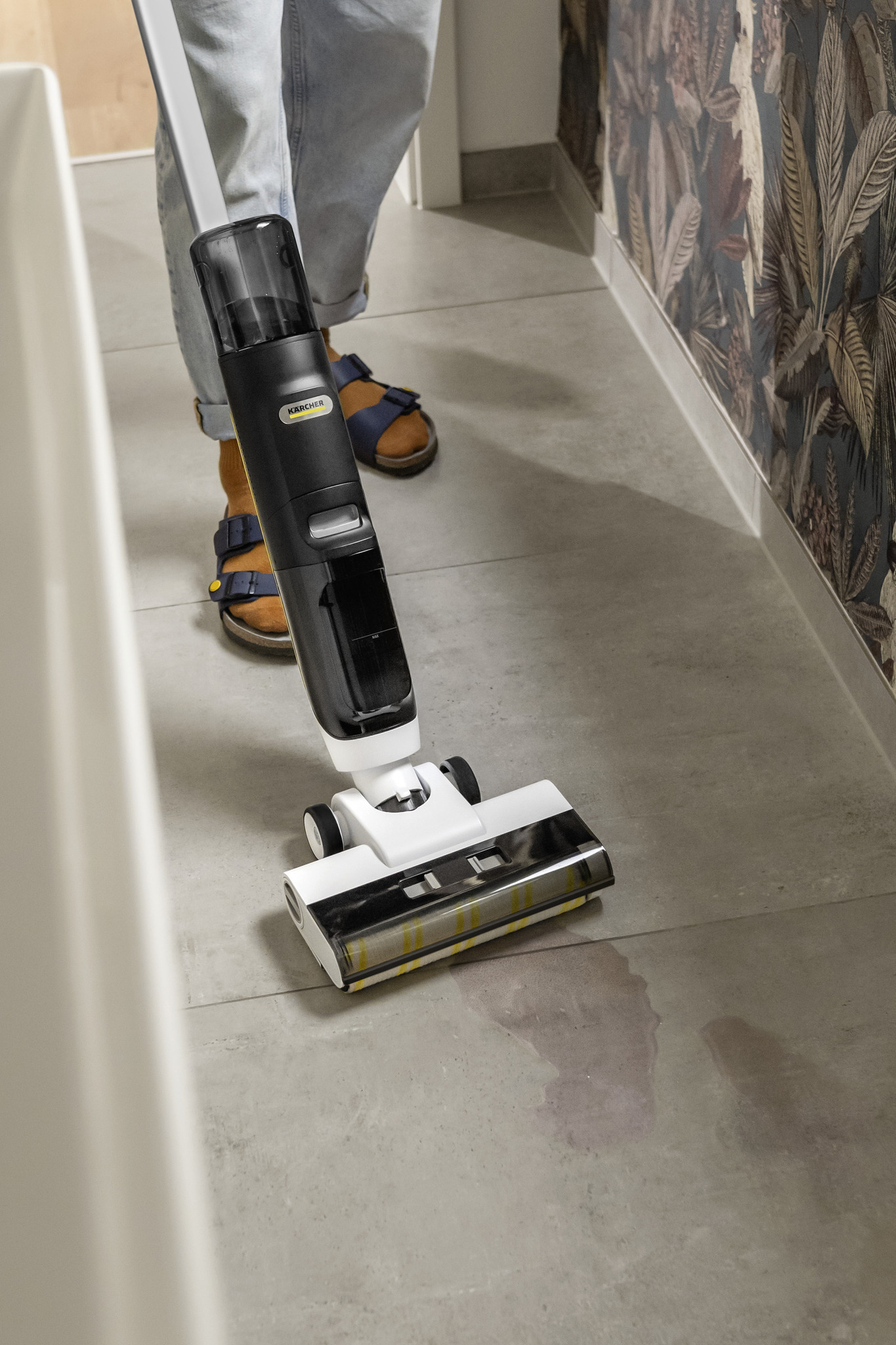 https://storage.alifshop.tj/media/images/alifshop/55732/besprovodnoy-pylesos-shvabra-karcher-fcv-3-natural-n-3-v-1-1-056-123-0-160-vt-cherno-belyy-1776166868591.png