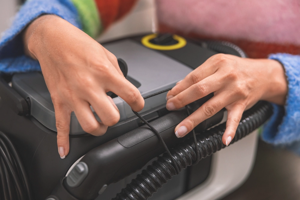 https://storage.alifshop.tj/media/images/alifshop/55827/moyushchiy-pylesos-kaercher-se-3-compact-home-1-081-534-0-cherno-belyy-1776238841224.png