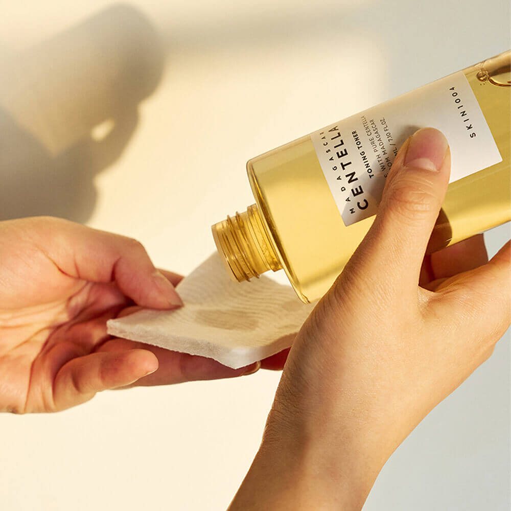 https://storage.alifshop.tj/media/images/alifshop/57156/myagkiy-otshelushivayushchiy-tonik-skin1004-madagascar-centella-toning-toner-s-centelloy-210-ml-1778251520212.png