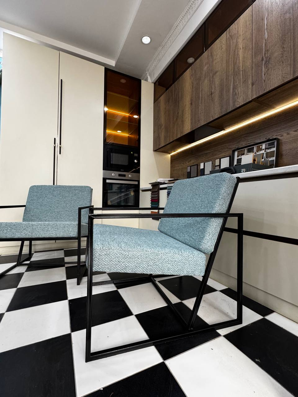 https://storage.alifshop.tj/media/images/alifshop/57361/kreslo-v-stile-loft-seryy-1778737558824.png