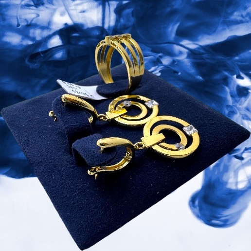 https://storage.alifshop.tj/media/images/alifshop/57512/komplekt-iz-zolota-sergi-i-kolco-razmer-18-585-proba-8-09-gramm-1779086932772.jpg