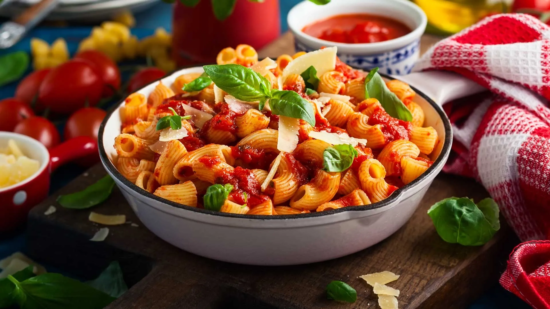 https://storage.alifshop.tj/media/images/alifshop/64453/makarony-makfa-spirali-400-g-1787655039074-OryODdUb.webp