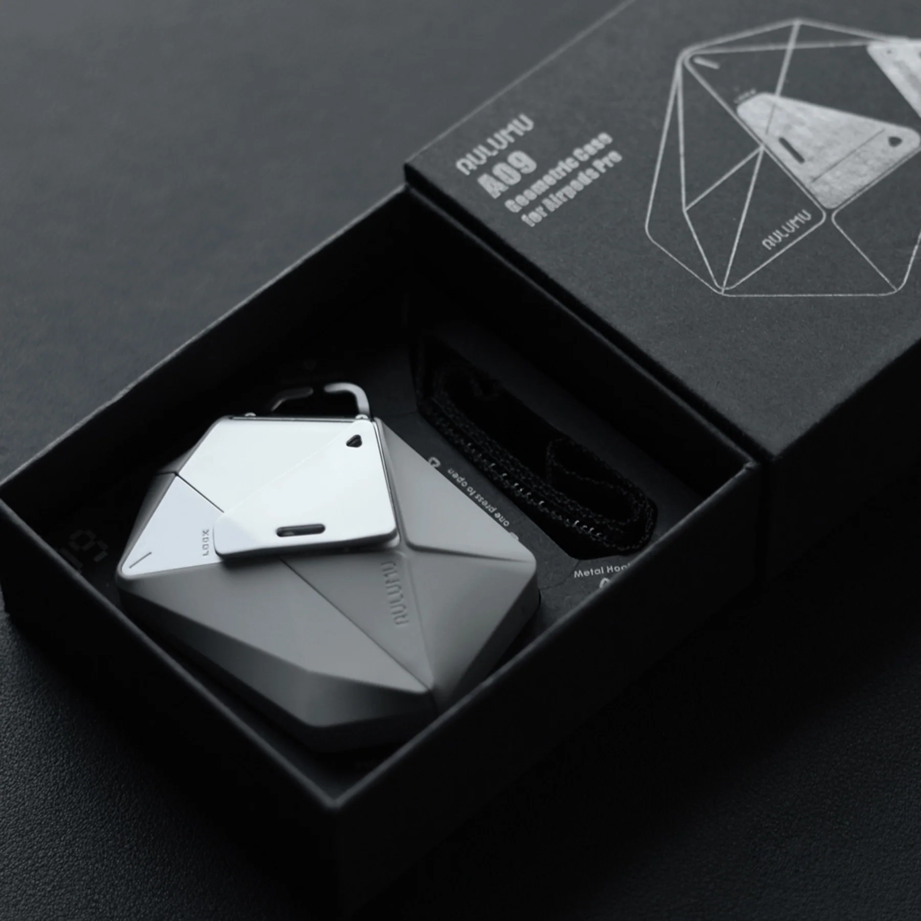 https://storage.alifshop.tj/media/images/alifshop/65186/chehol-dlya-airpods-pro-1-2-aulumu-a09-seryy-1788419623226-Arj1cjZk.webp