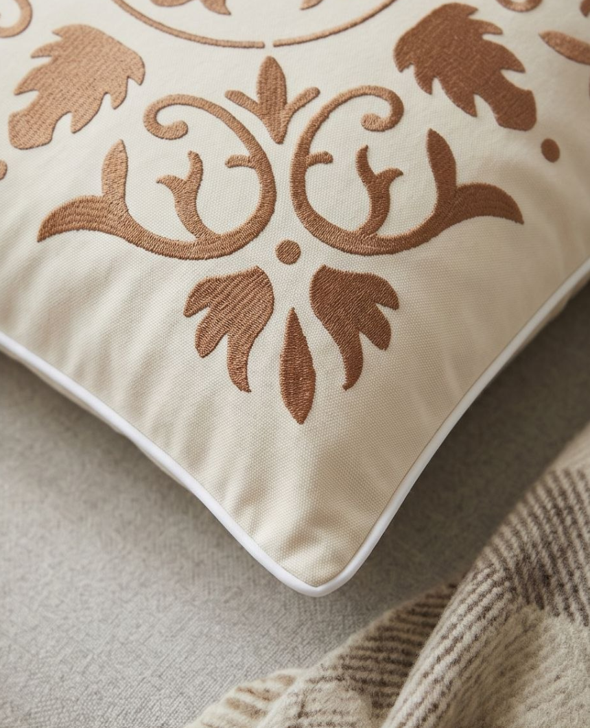 https://storage.alifshop.tj/media/images/alifshop/65516/dekorotivnaya-podushka-safi-decor-bezhevyy-1788784080276-Gaa8KT2s.png