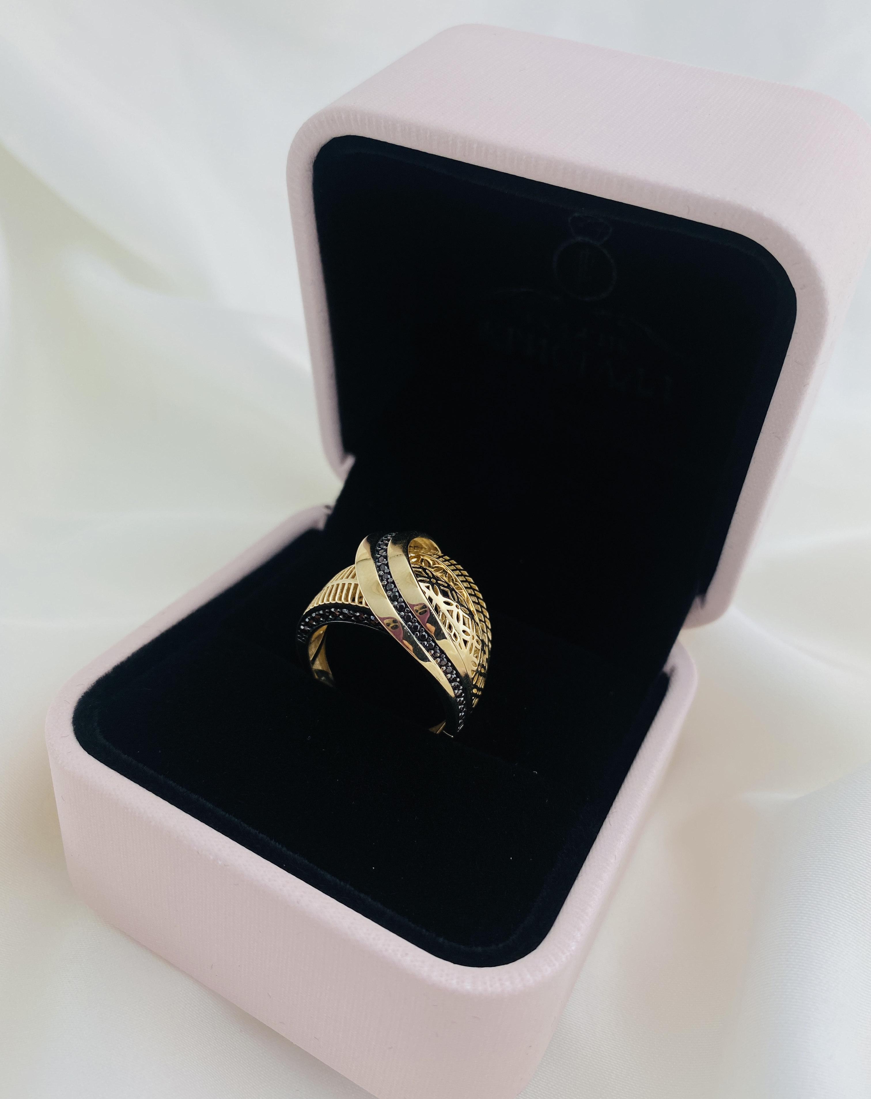 https://storage.alifshop.tj/media/images/alifshop/6589/kolco-iz-zolota-5-08-g-1663850942365.png