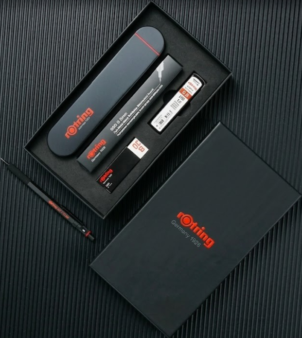 https://storage.alifshop.tj/media/images/alifshop/67947/nabor-s-mehanicheskim-karandashom-rotring-600-0-5-mm-chernyy-1790656764856-spSxYfNu.png