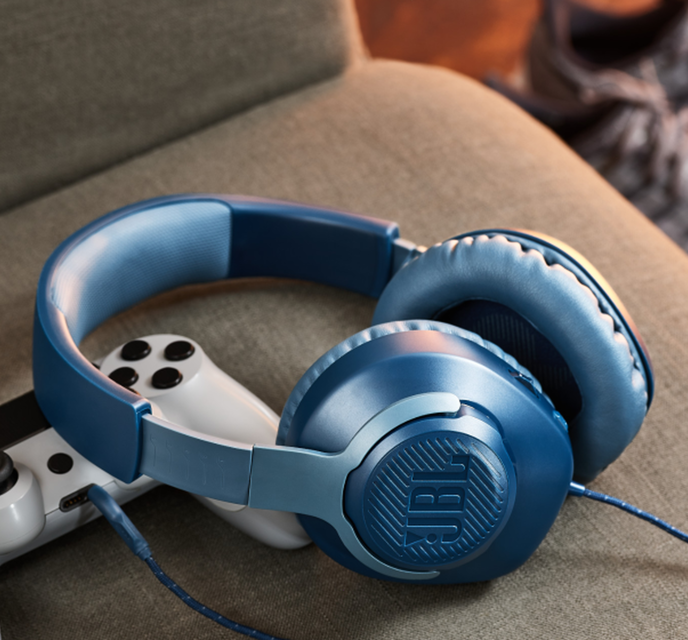 https://storage.alifshop.tj/media/images/alifshop/69360/besprovodnye-naushniki-jbl-quantum-100-belyy-1791443980929-0Sz5aagt.png