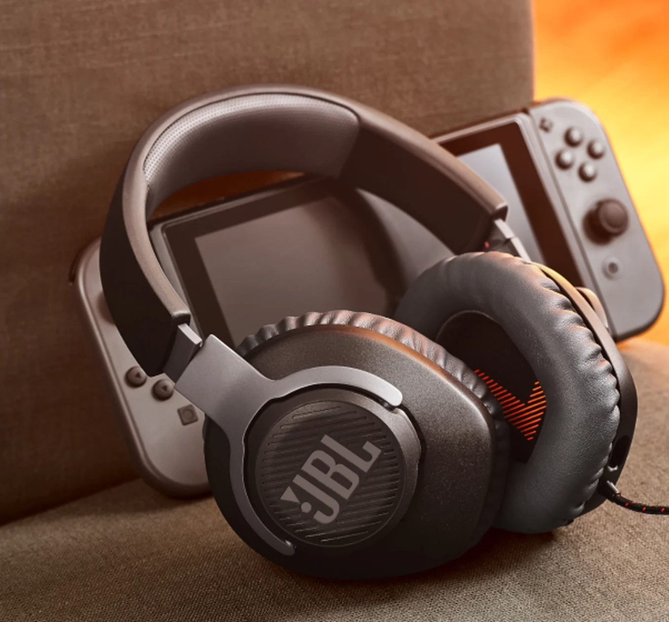 https://storage.alifshop.tj/media/images/alifshop/69371/besprovodnye-naushniki-jbl-quantum-100-chernyy-1791444863628-xspbbtIr.webp