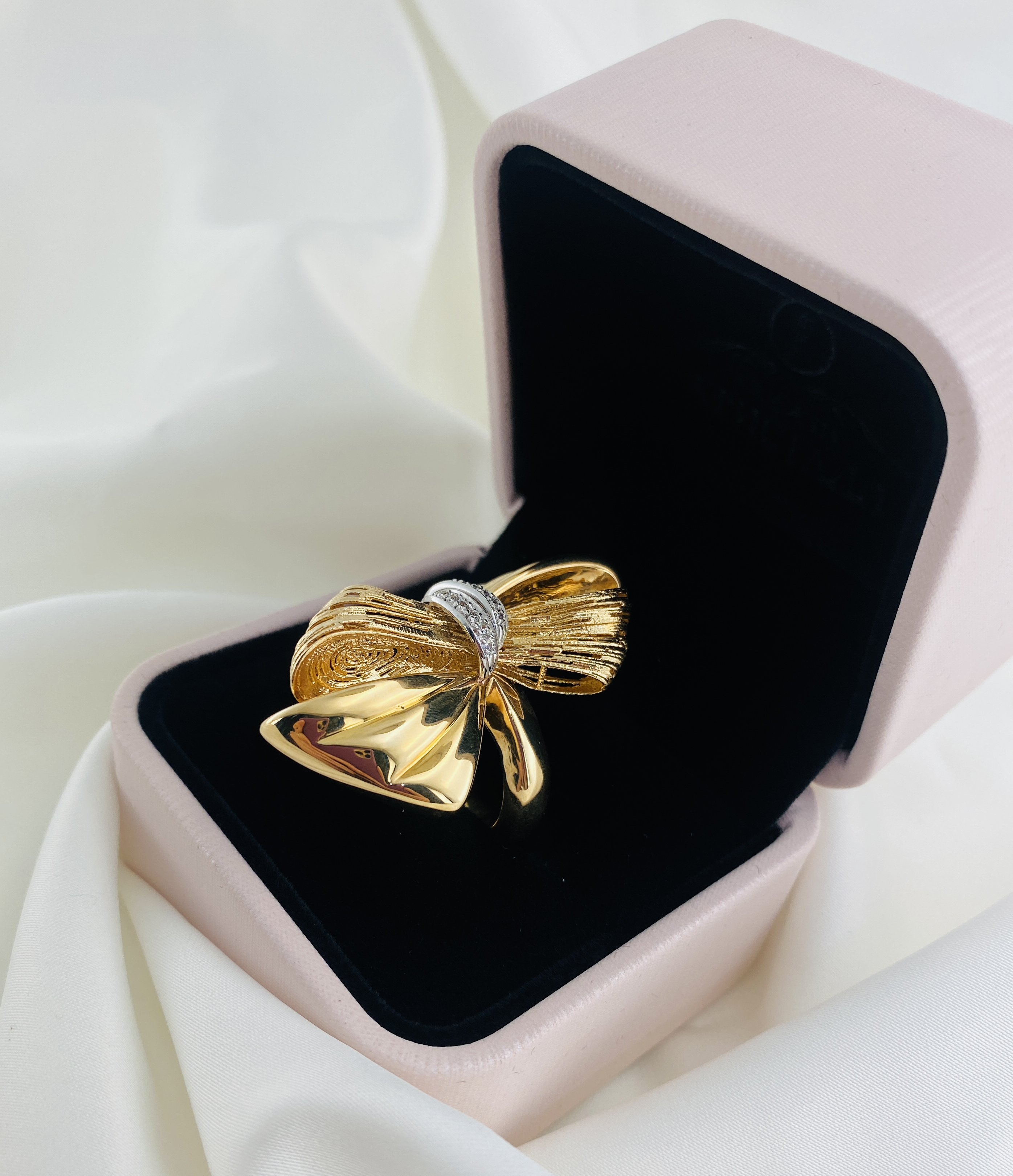 https://storage.alifshop.tj/media/images/alifshop/7022/kolco-iz-zolota-fiore-doro-razmer-18-6-89-g-1664193719230.png