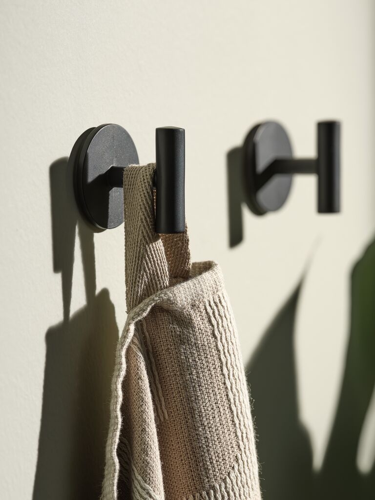 https://storage.alifshop.tj/media/images/alifshop/70274/kryuchok-dlya-polotenec-jysk-holmsund-chernyy-1792472163097-SBiCmsOH.jpg