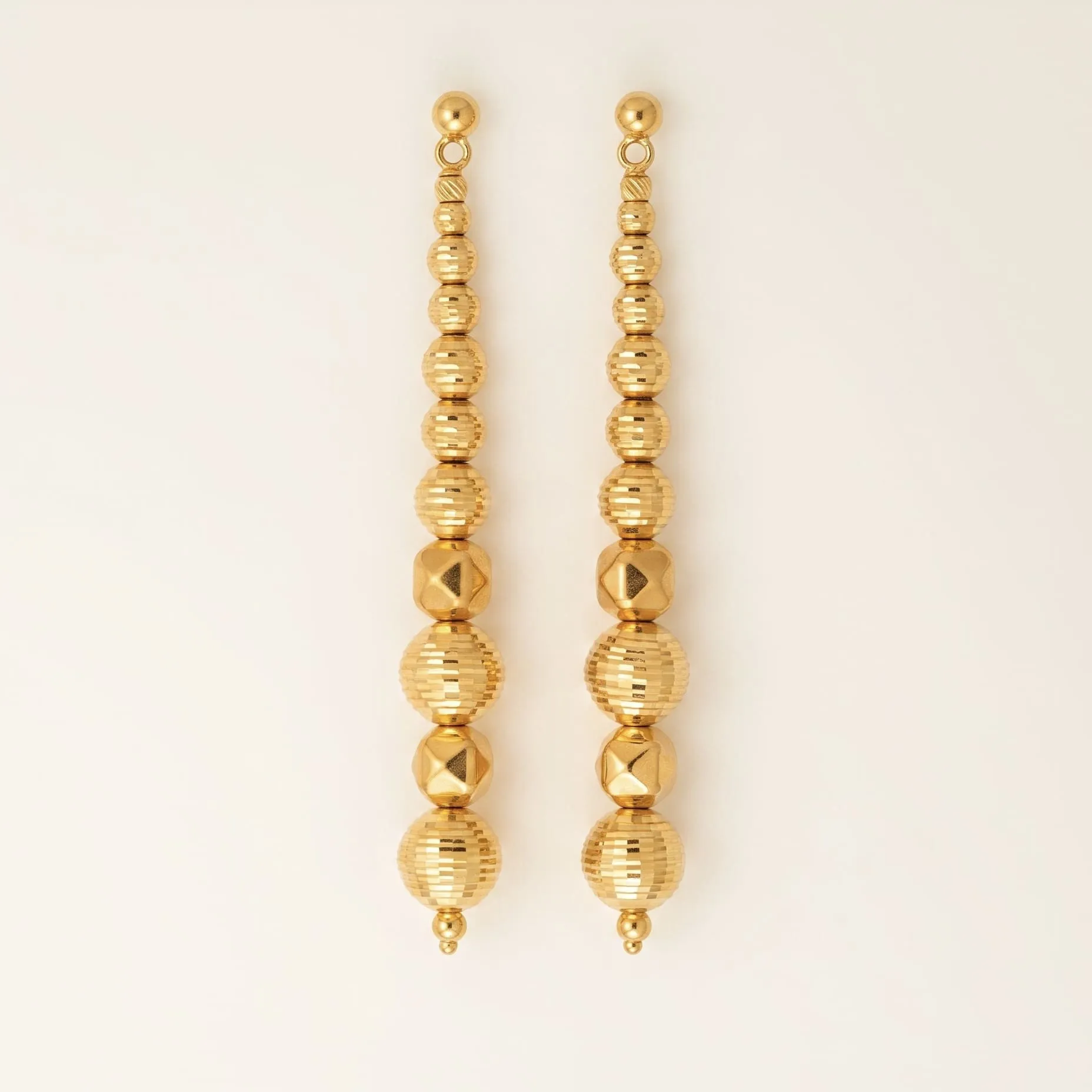 https://storage.alifshop.tj/media/images/alifshop/70340/sergi-iz-zolota-tojik-crystal-golden-cascade-750-proba-7-39-gramm-1792496985537-Xx936mwT.png