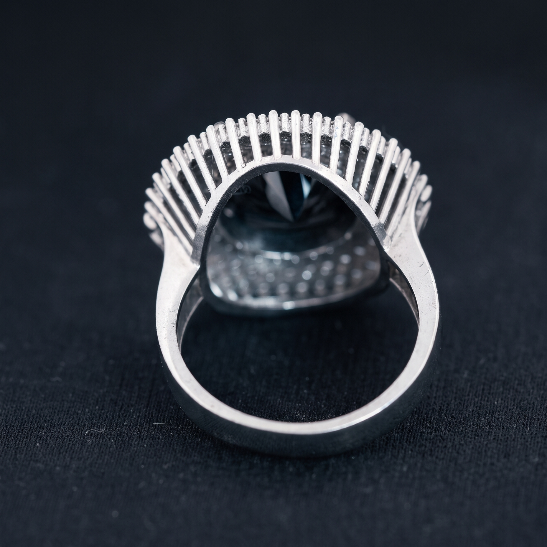 https://storage.alifshop.tj/media/images/alifshop/70830/kolco-iz-serebra-tojik-crystal-razmer-19-925-proba-10-52-gramm-1793092451346-YIBBModO.png