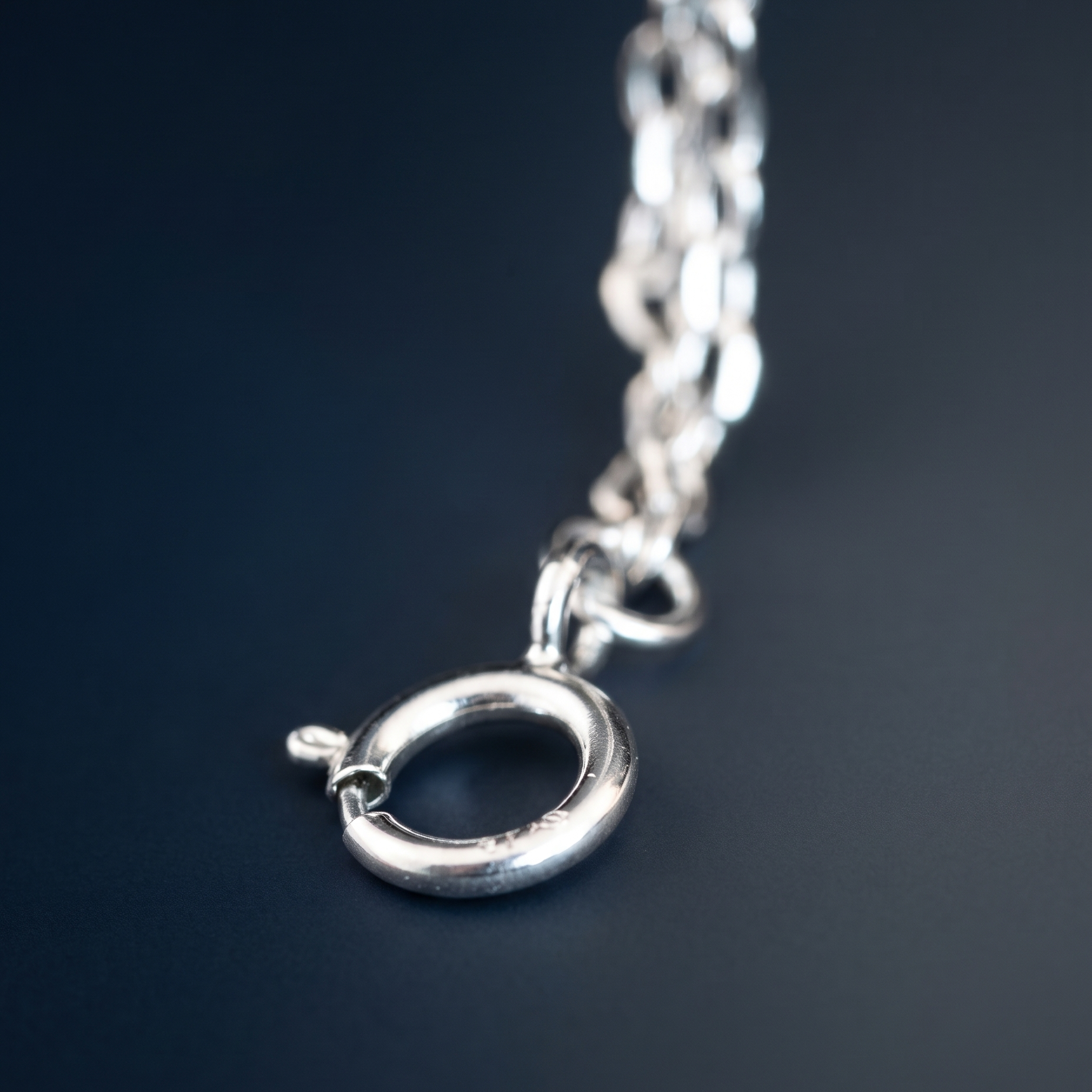 https://storage.alifshop.tj/media/images/alifshop/70909/braslet-iz-zolota-tojik-crystal-925-proba-7-gramm-1793184573158-Nfe6eYnY.png