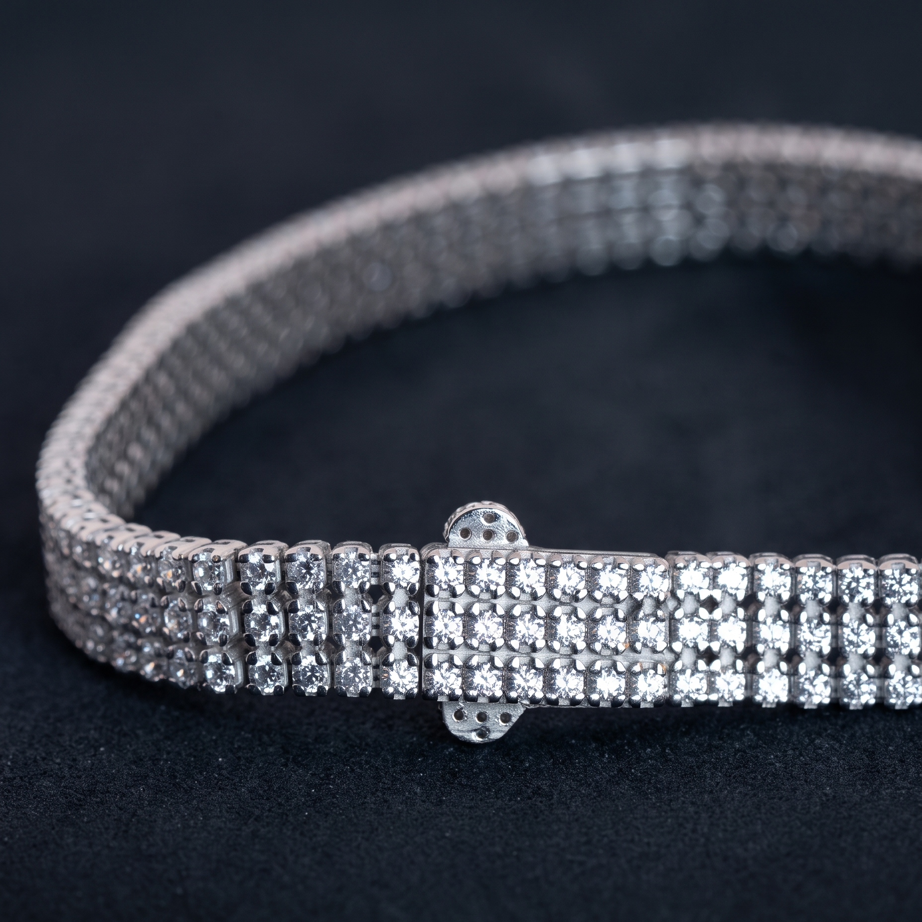 https://storage.alifshop.tj/media/images/alifshop/70910/braslet-iz-zolota-tojik-crystal-925-proba-14-37-gramm-1793185783550-PayzMLME.png
